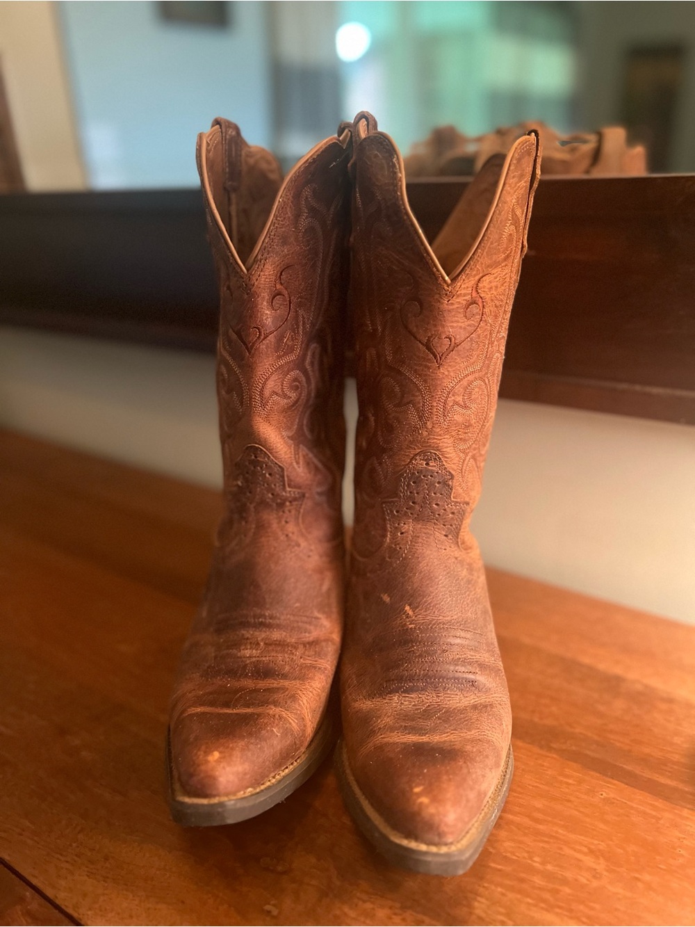 Justin Boots Dark Brown Leather Western Cowboy Boots.